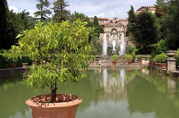 Castle Gardens in Italy - La Dolce Vigna