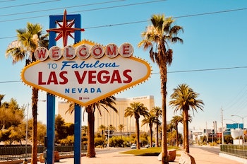 Mom's Guide to<br>Las Vegas - SheKnows